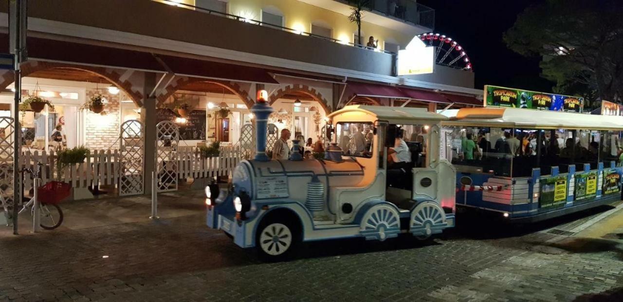 Hotel Colorado Lido di Jesolo Luaran gambar